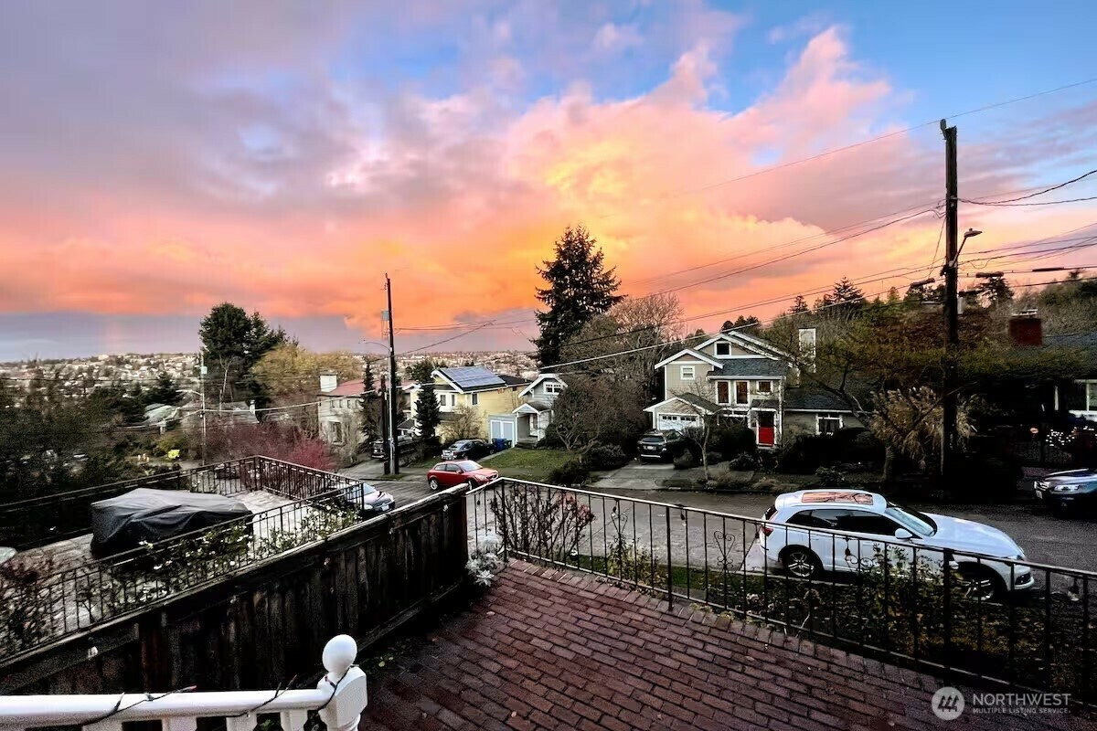 Property Photo: 2707 4th Avenue W WA 98119