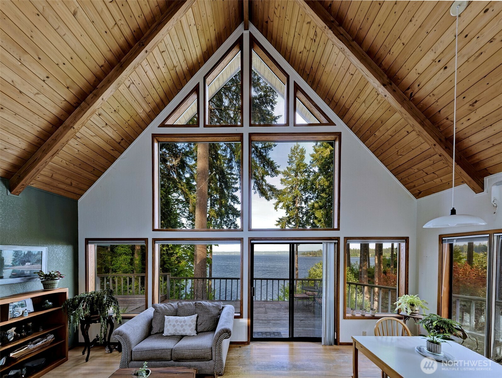 Property Photo:  662 E Stadium Beach Road E  WA 98546 