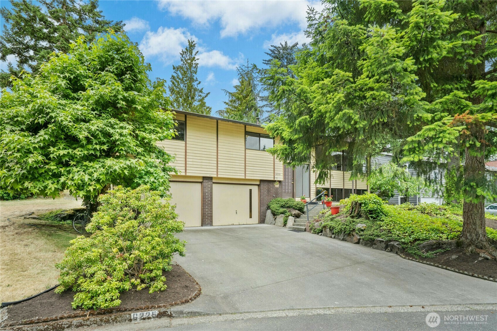 Property Photo: 6225 122nd Avenue SE WA 98006