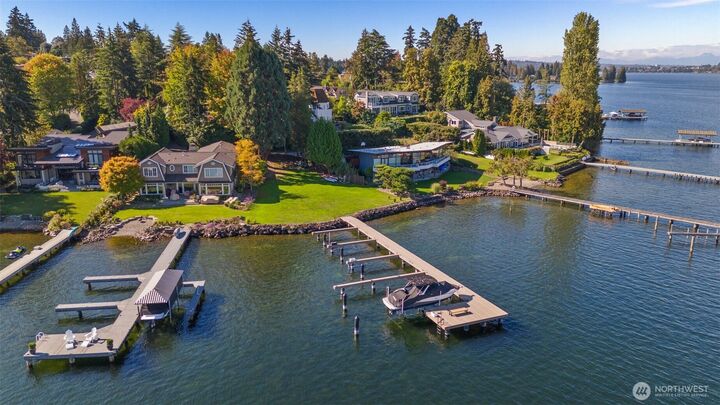 Property Photo: 4662 95th Avenue NE WA 98004