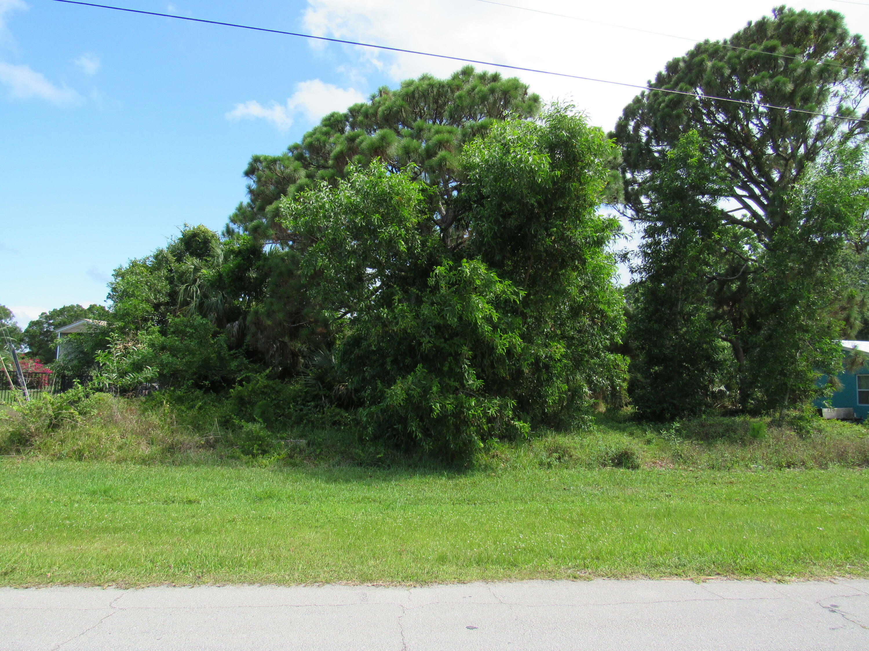 Property Photo: 2678 SE Ibis Avenue FL 34952