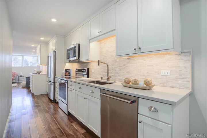 Property Photo:  909 N Logan Street 1B  CO 80203 