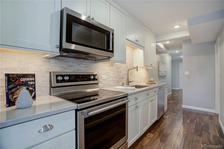 Property Photo:  909 N Logan Street 1B  CO 80203 