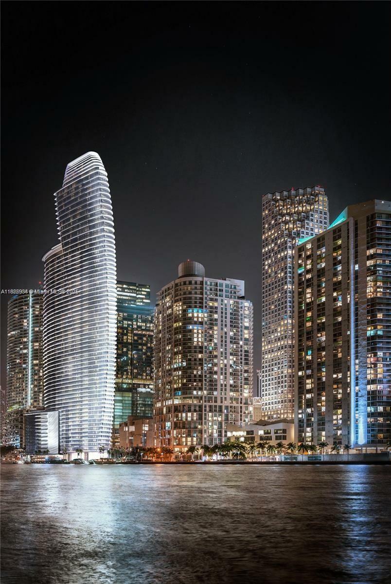 Property Photo:  300 Biscayne Blvd Way 2607  FL 33131 