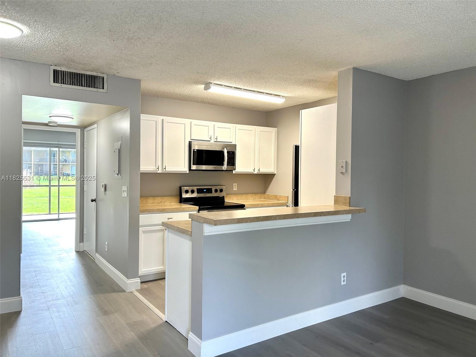 Property Photo: 1808 W Meadows Cir W 1808 FL 33436