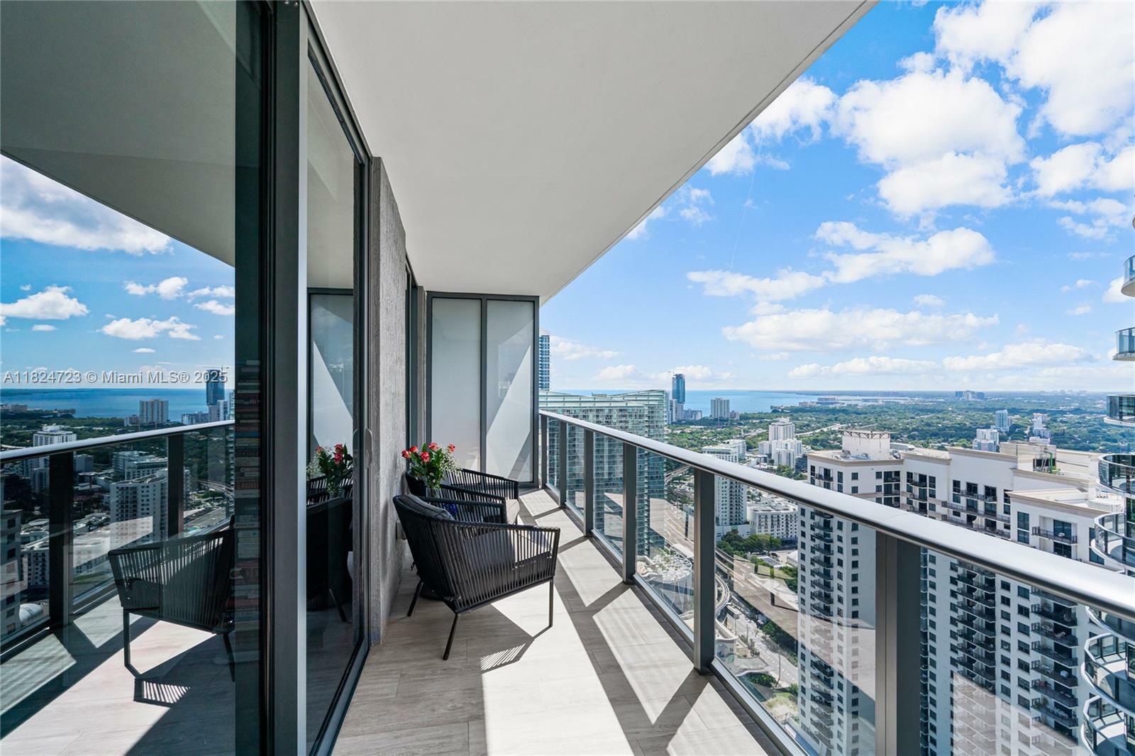Property Photo: 45 SW 9th St 4007 FL 33130