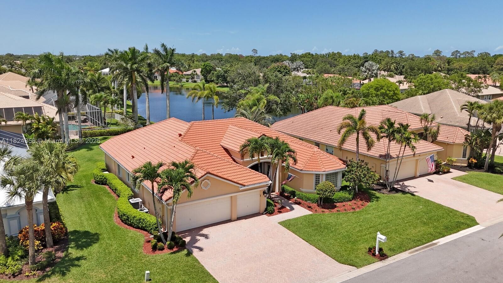 Property Photo: 819 SW Bromelia Ter FL 34997