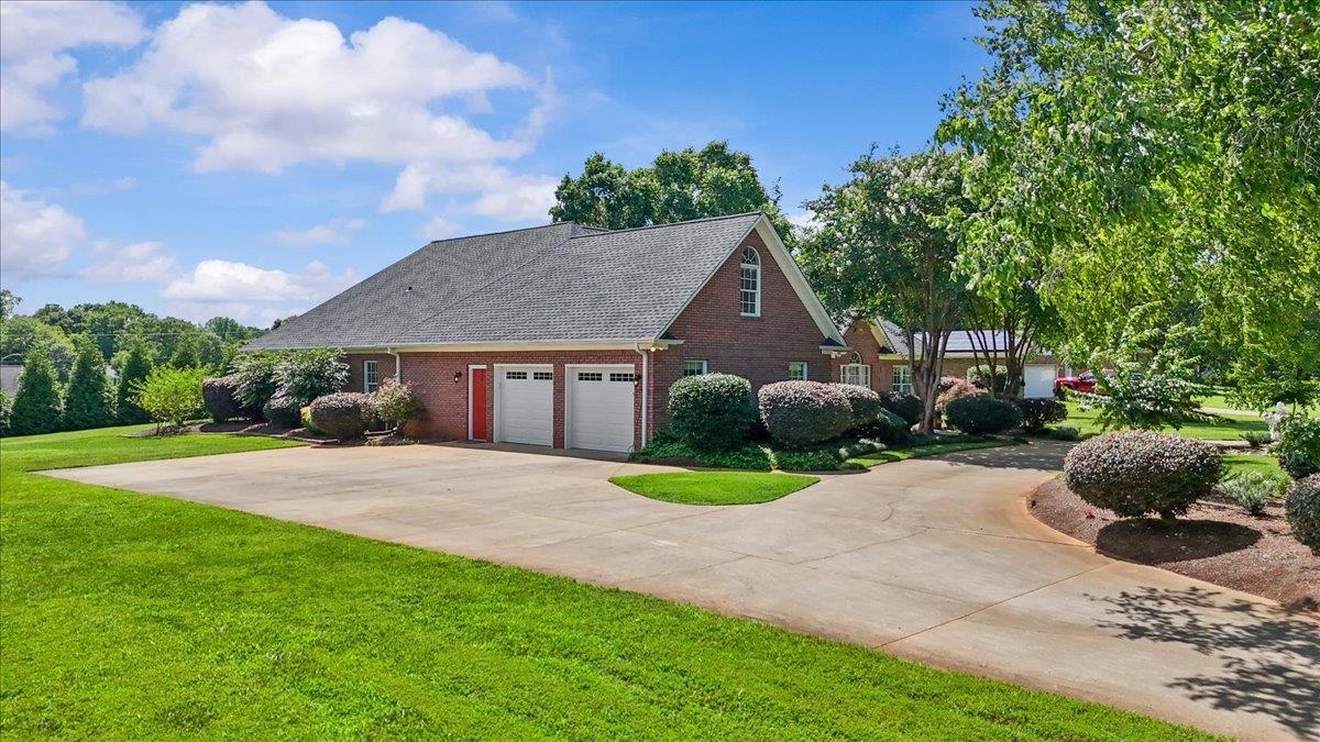 Property Photo: 126 Patti Court SC 29330