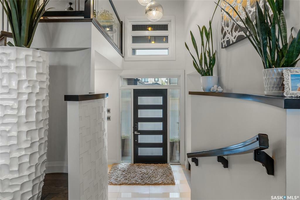 Property Photo:  527 Hastings Crescent  SK S7V 0E2 