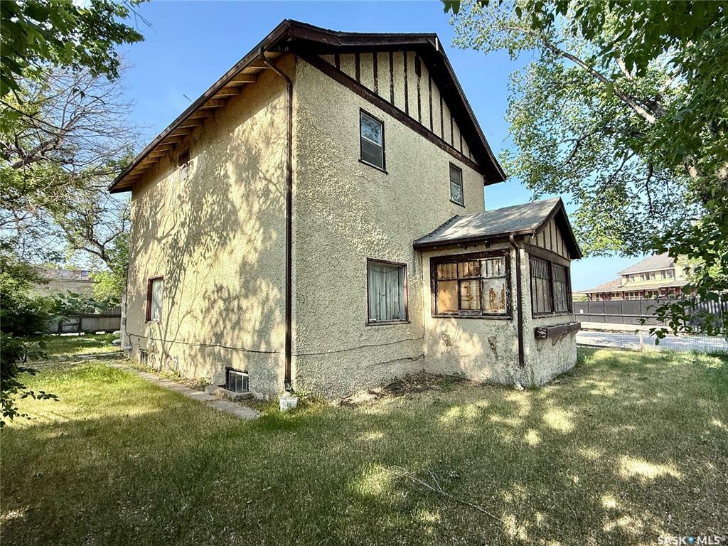 202 24th Street W  Saskatoon SK S7M 0X1 photo