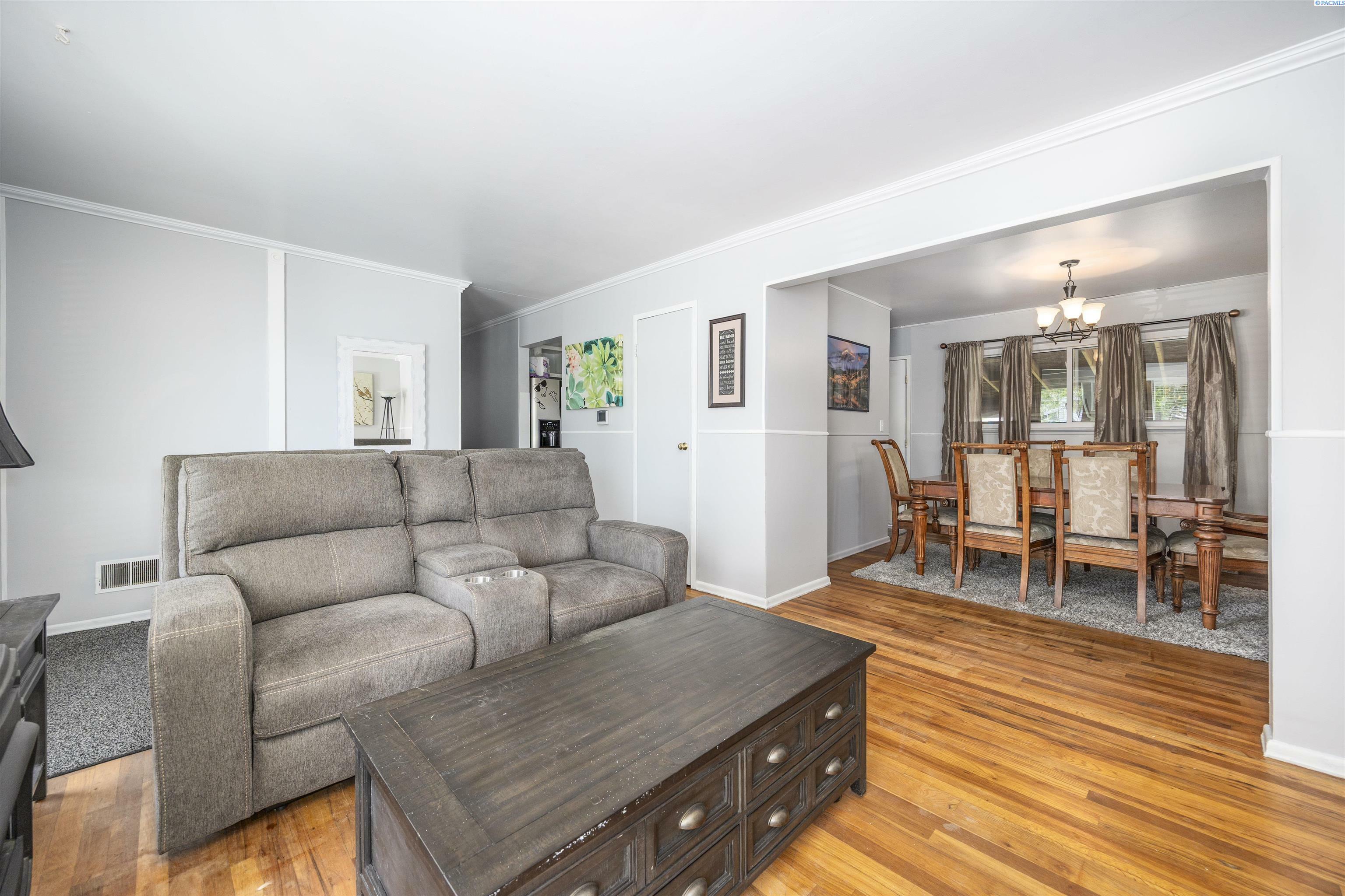 Property Photo: 2017 Everest Ave WA 99354