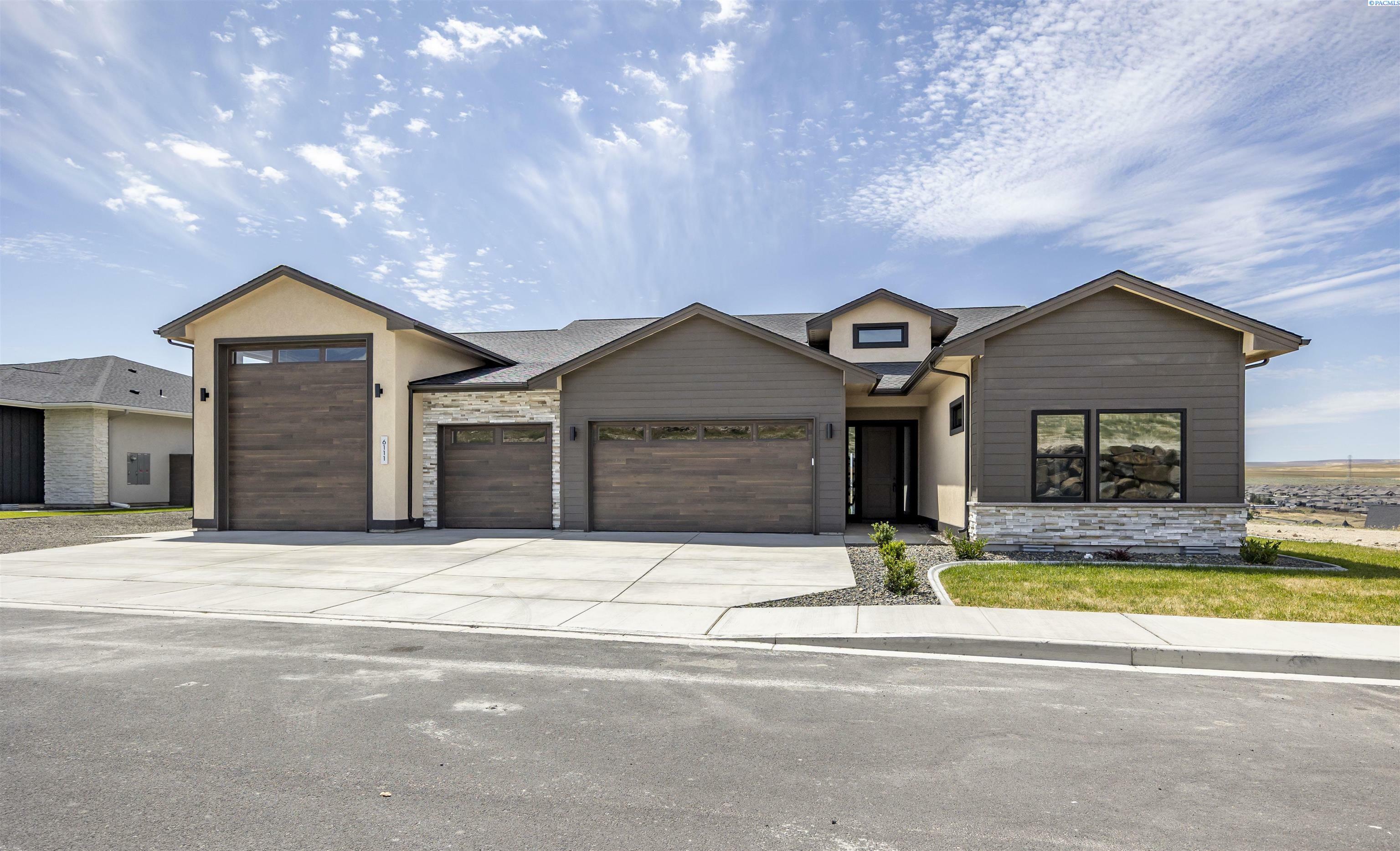 Property Photo: 6111 W 28th Place WA 99338