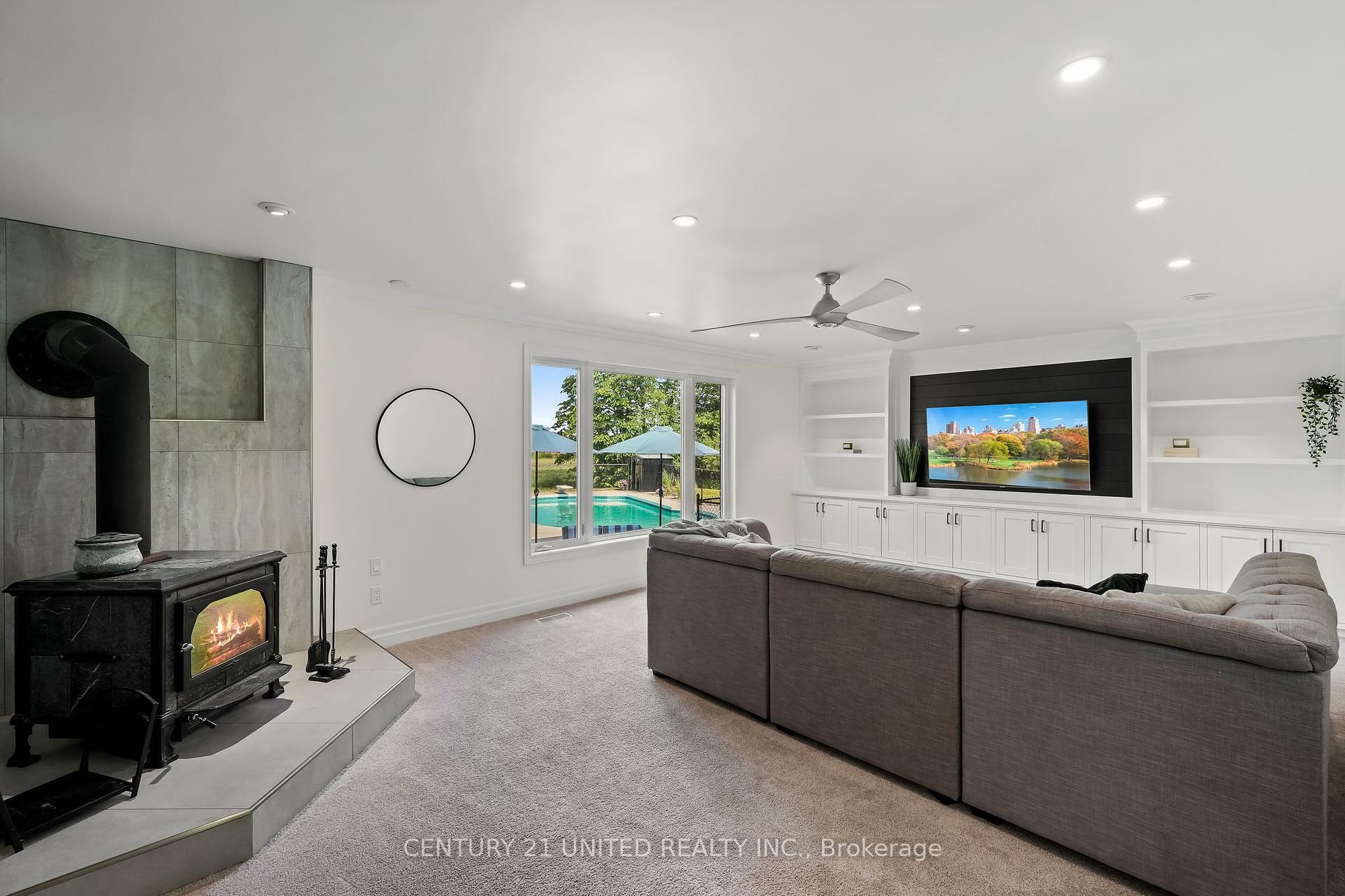 Photo de la propriété: 748 Rothesay Avenue ON K9J 6X4