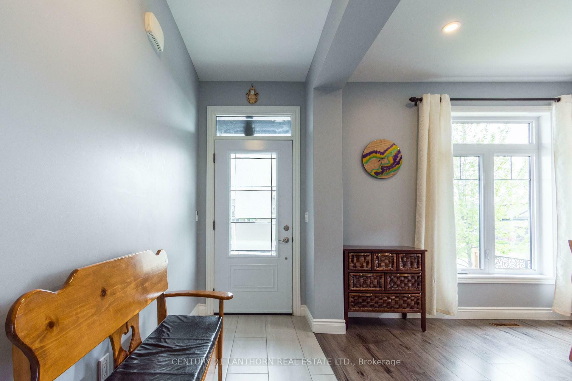 Photo de la propriété: 64 Redwood Drive ON K8N 0K4