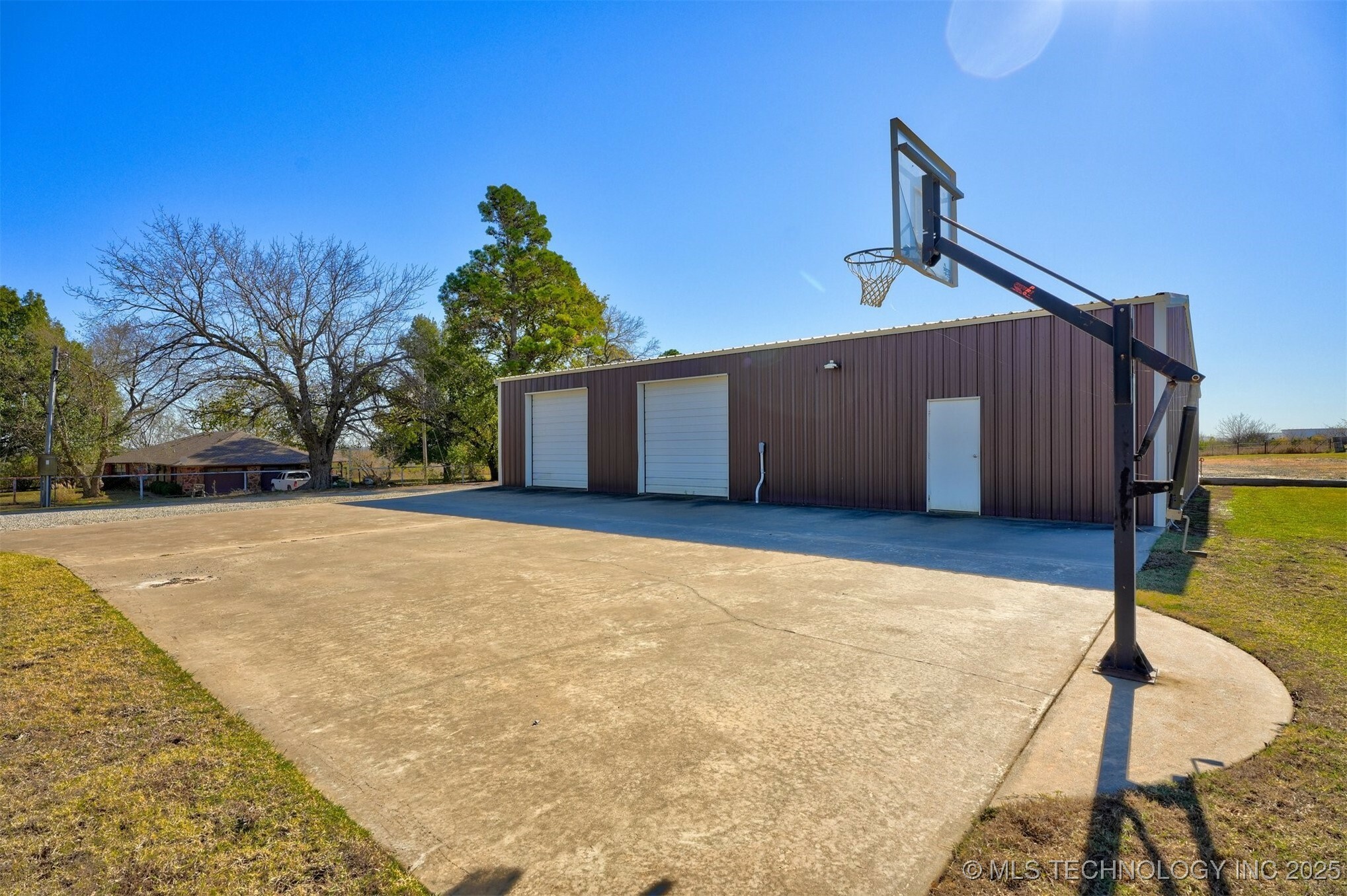 Property Photo: 1917 E Eseco Road OK 74023