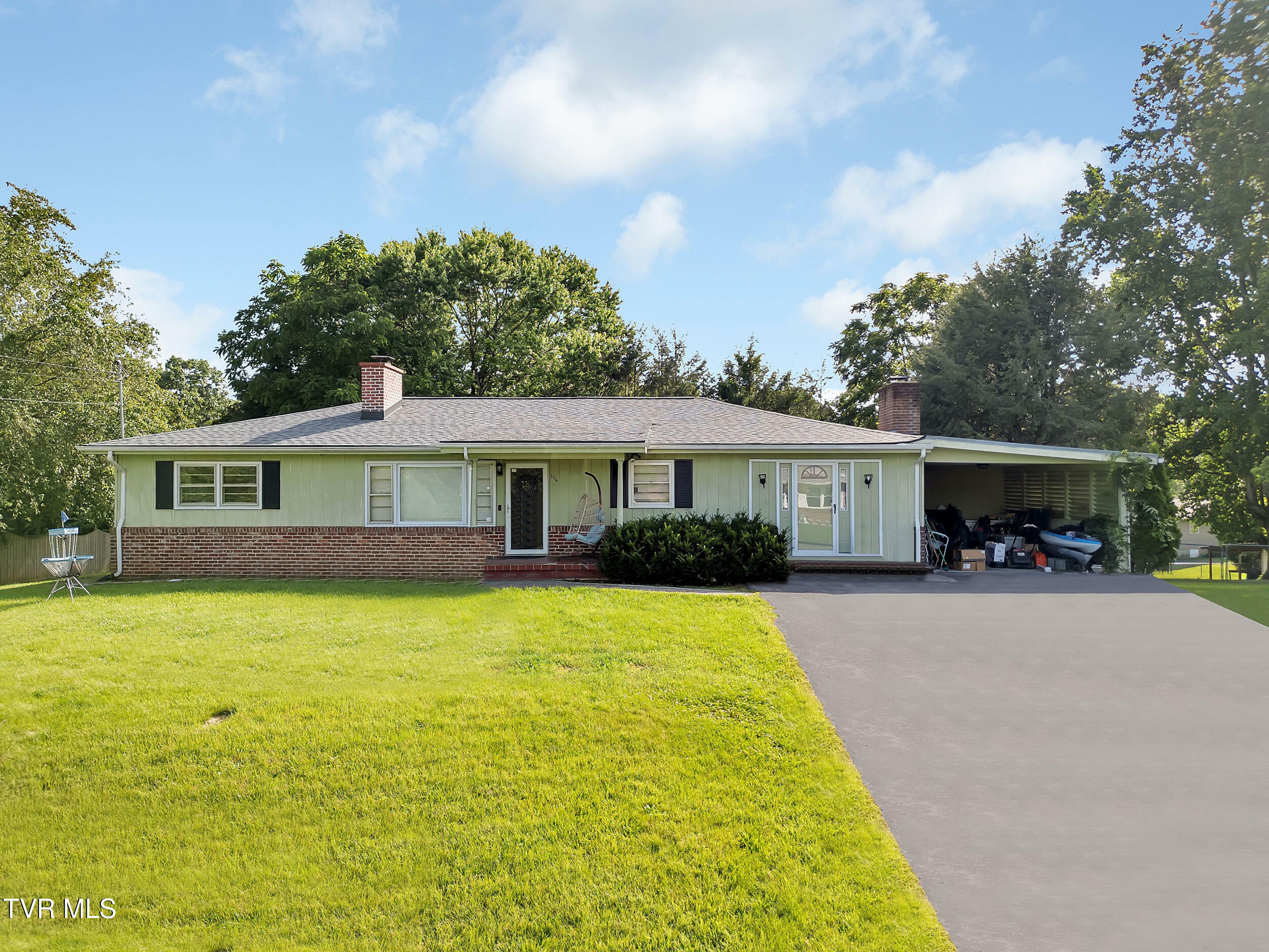 Property Photo: 206 Cloverdale Place TN 37620