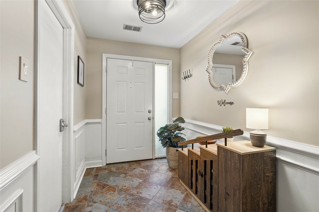 Property Photo: 401 Olde Ingomar Ct PA 15237
