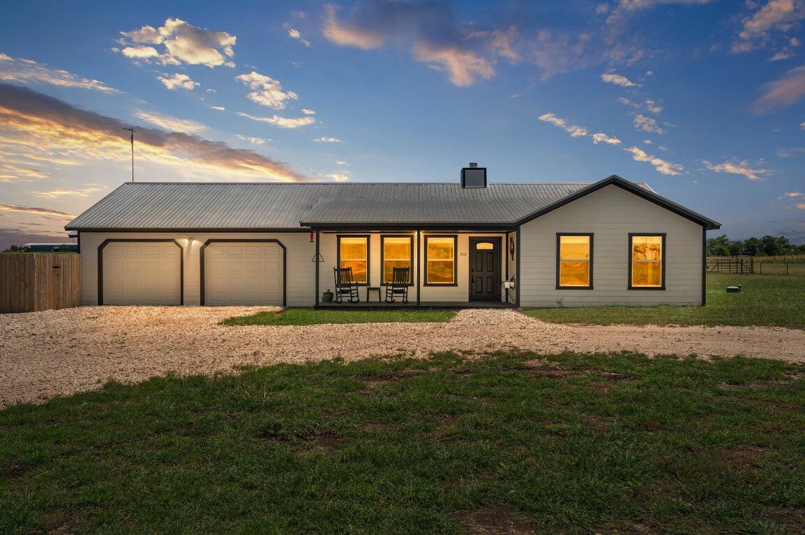 Property Photo:  712 County Road 330  TX 76530 