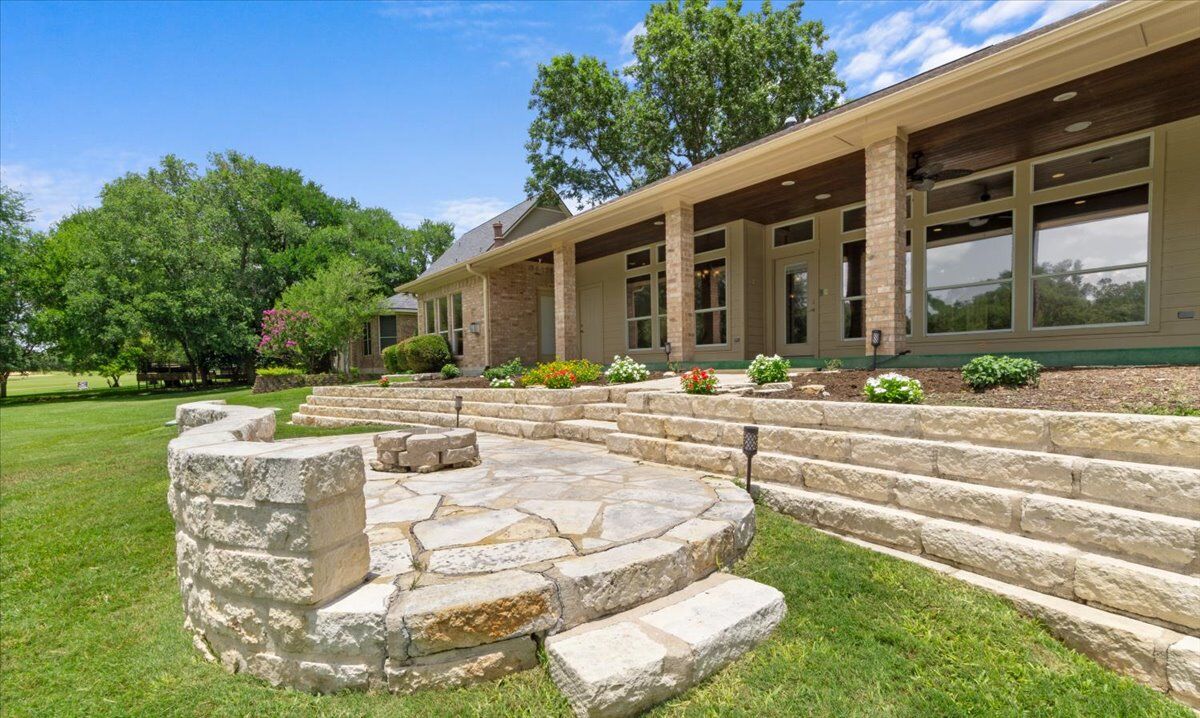 Property Photo: 2901 Chisholm Trail TX 76571
