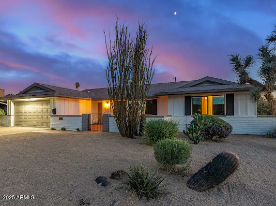 Property Photo: 1101 E Balboa Drive AZ 85282