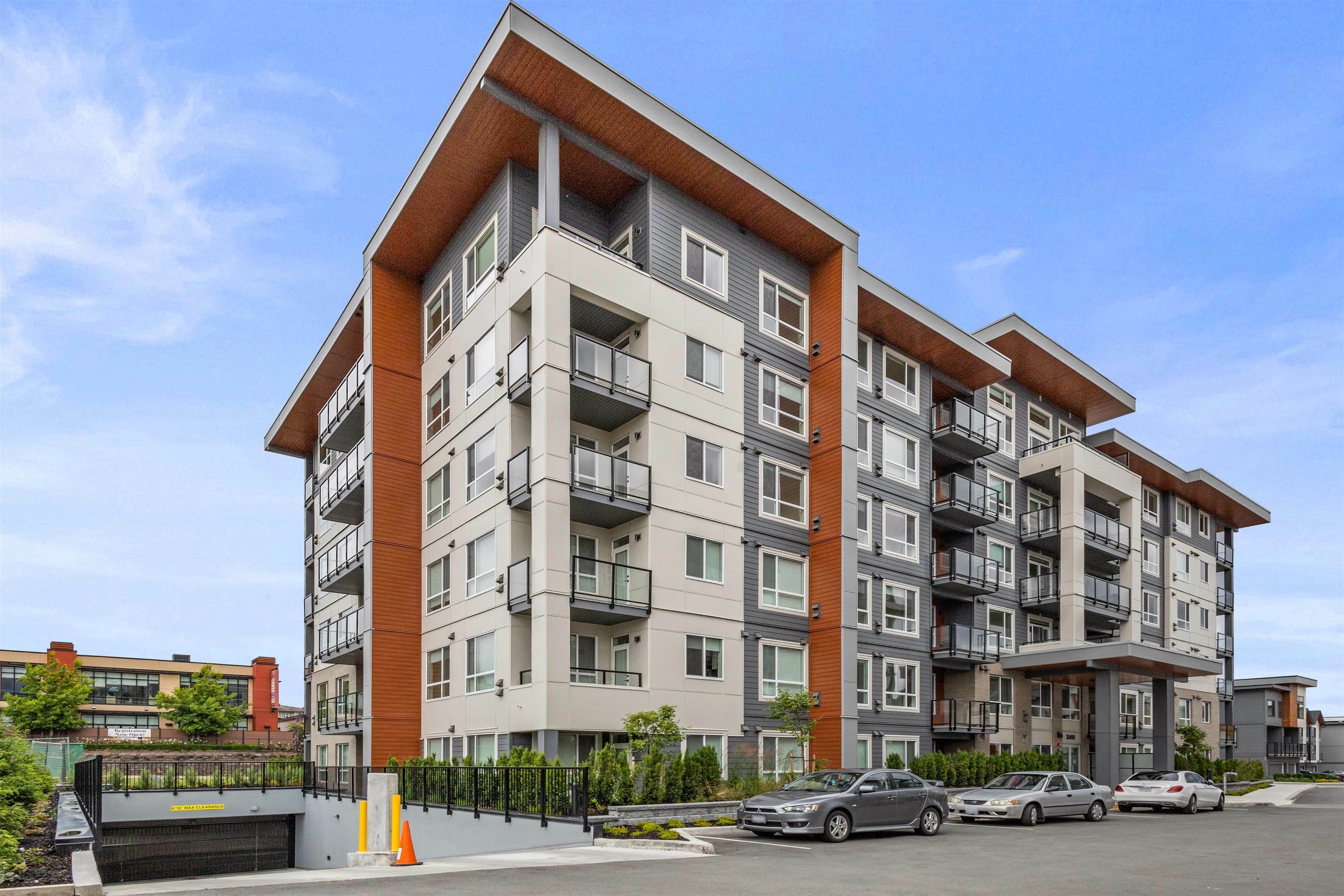 Photo de la propriété: 30490 Cardinal Avenue 408 BC V2T 0L9