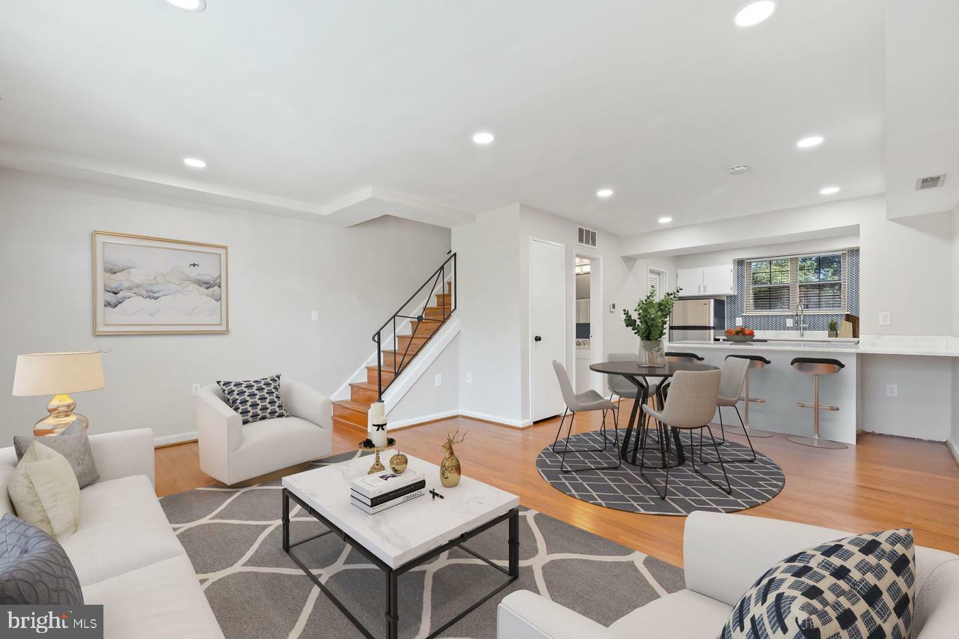 Property Photo: 2512 N Dearing Street N VA 22302