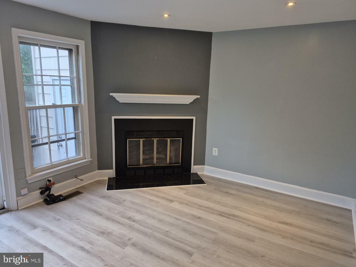 Property Photo: 7860 Parthian Court VA 22153
