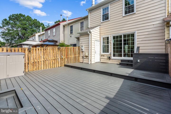 Property Photo: 7860 Parthian Court VA 22153
