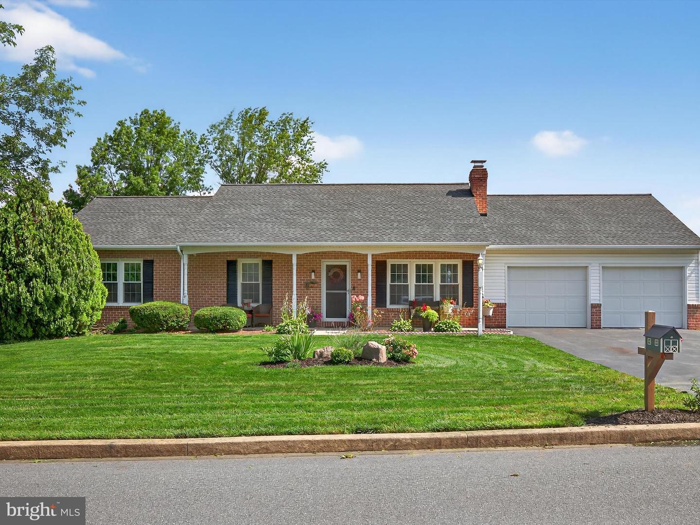 27 Diane Avenue  Lititz PA 17543 photo