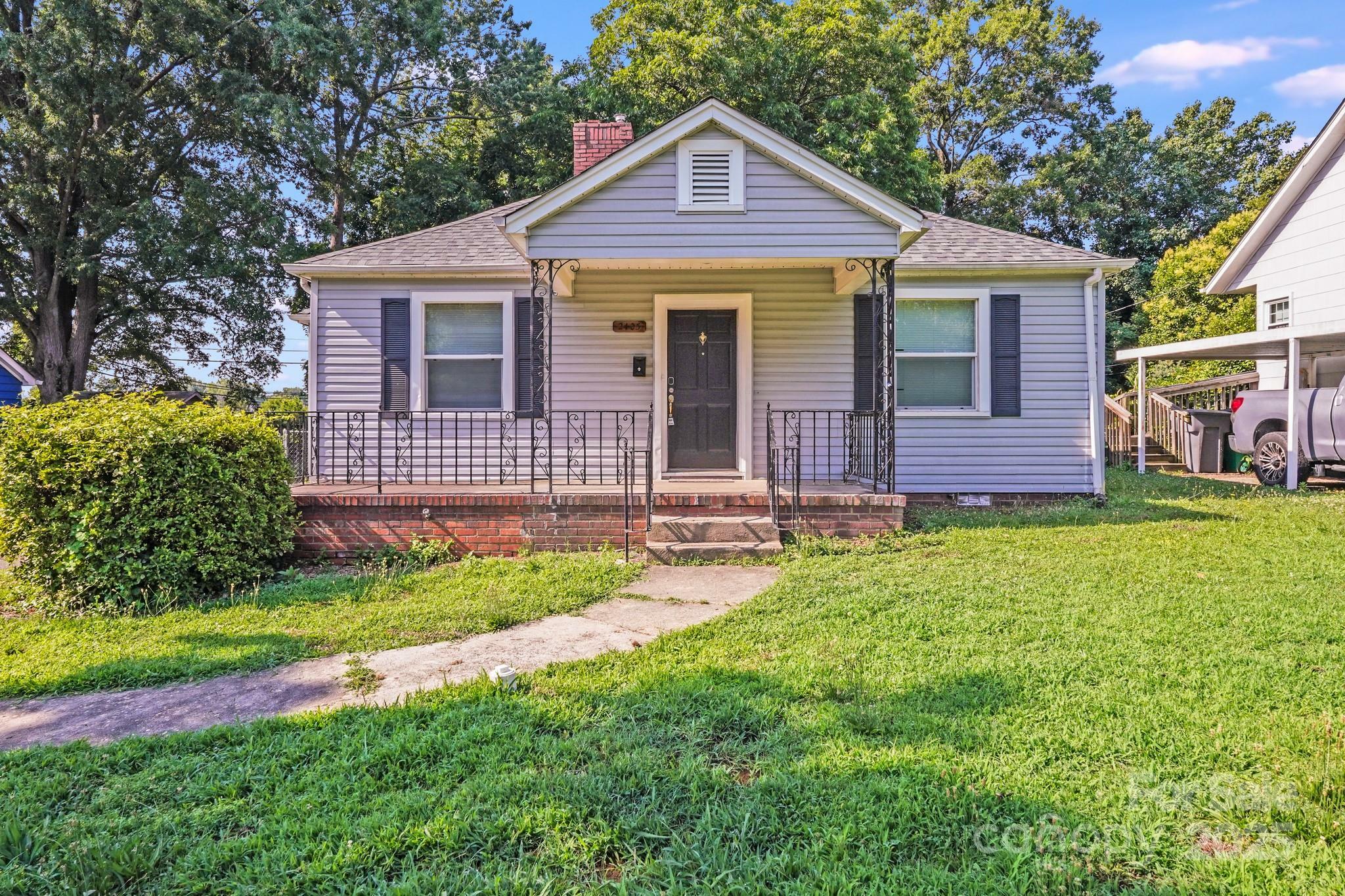 Property Photo: 2405 Greenland Avenue NC 28208