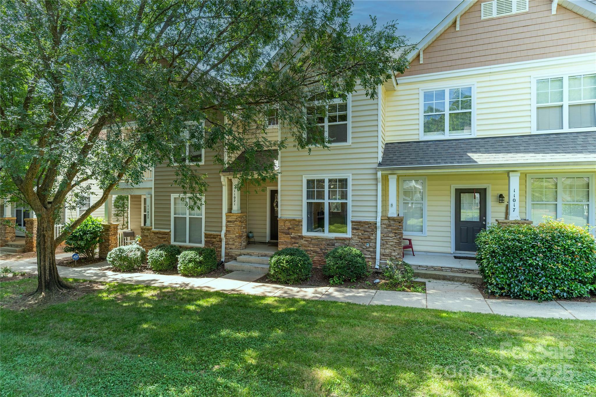 Property Photo: 11021 Dundarrach Lane 40 NC 28277