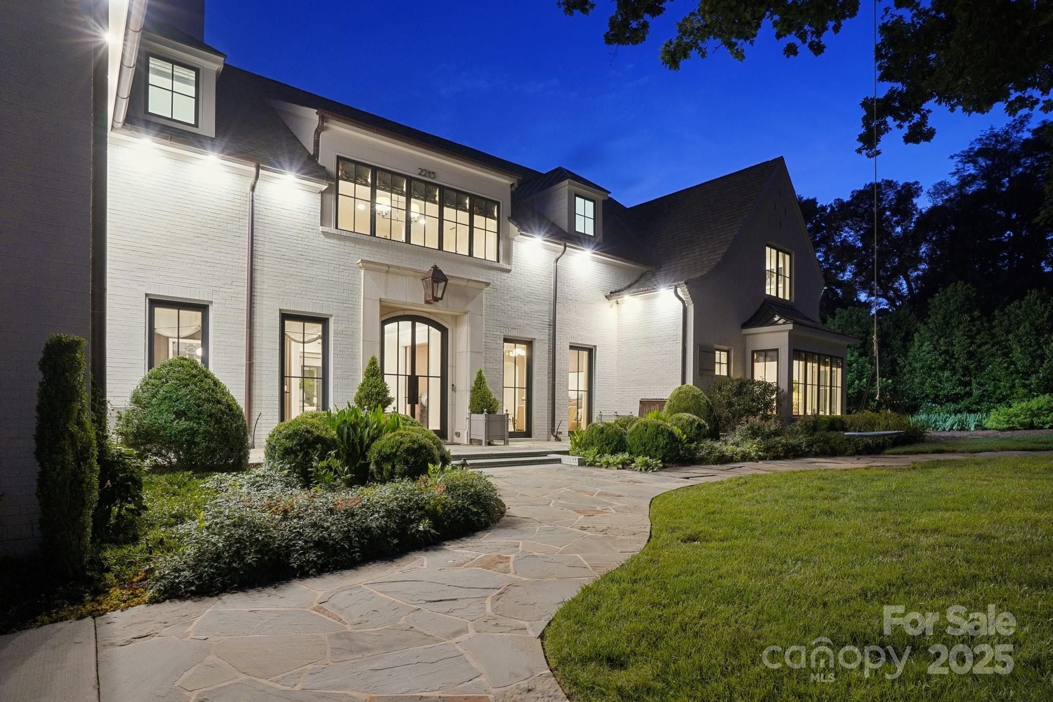 Property Photo: 2215 Cortelyou Road NC 28211