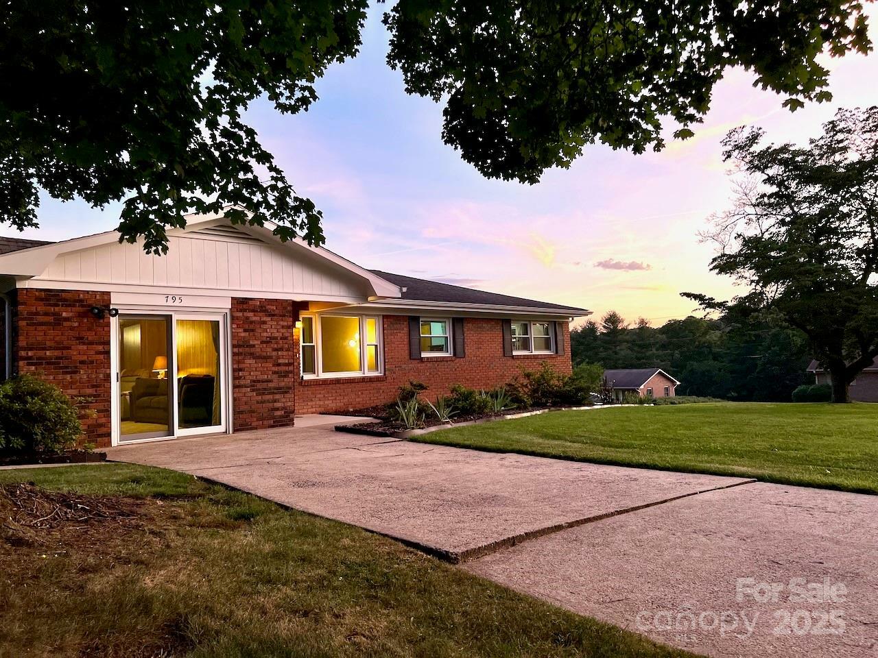Property Photo: 795 Monte Vista Road NC 28715