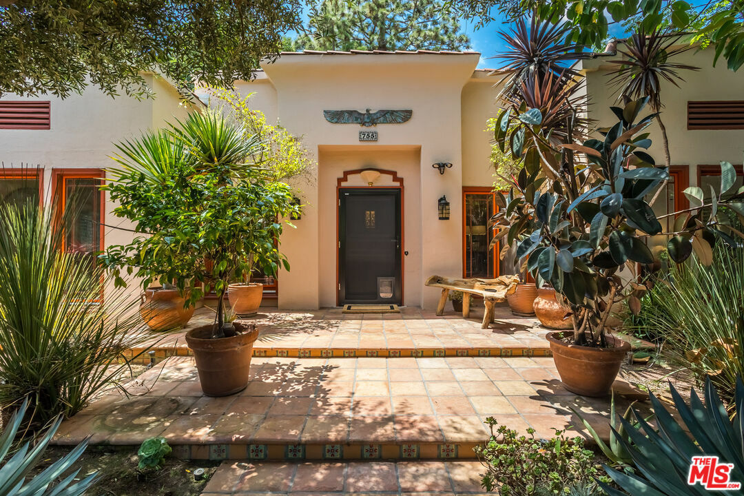 755 S Highland Ave  Los Angeles CA 90036 photo