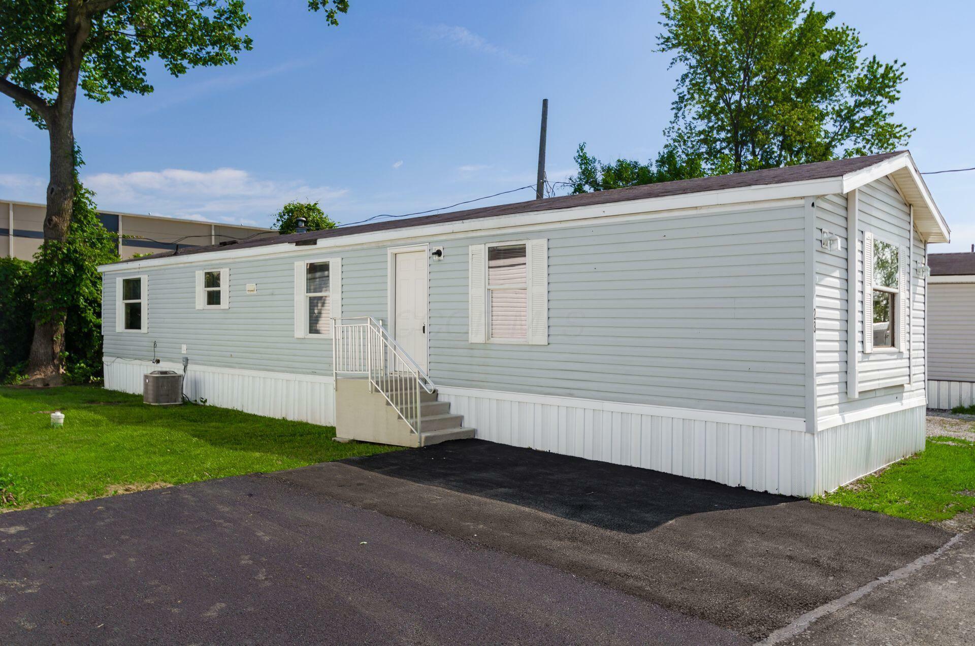 Property Photo: 755 Stelzer Road OH 43219