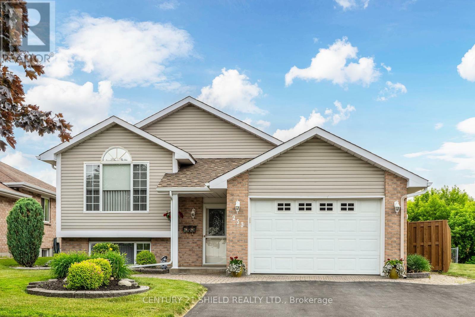 Photo de la propriété: 253 Northwoods Crescent ON K6H 7K3