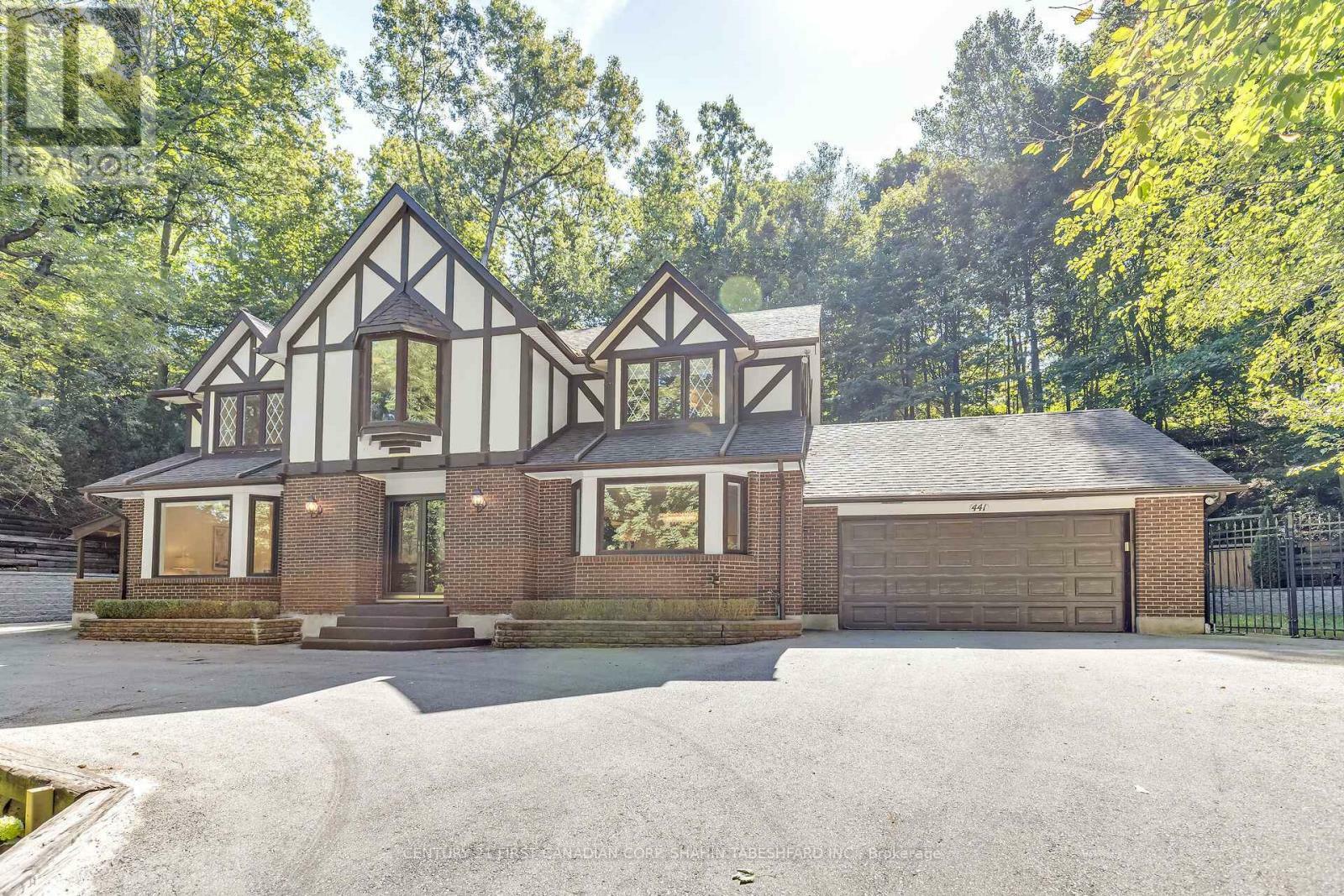 Property Photo: 441 Westmount Drive ON N6K 1X4