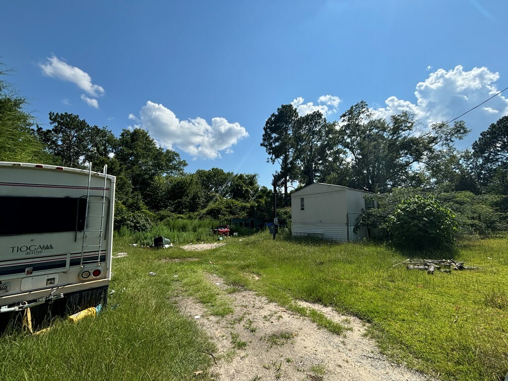 Property Photo:  194 Wells Ave  GA 31001 