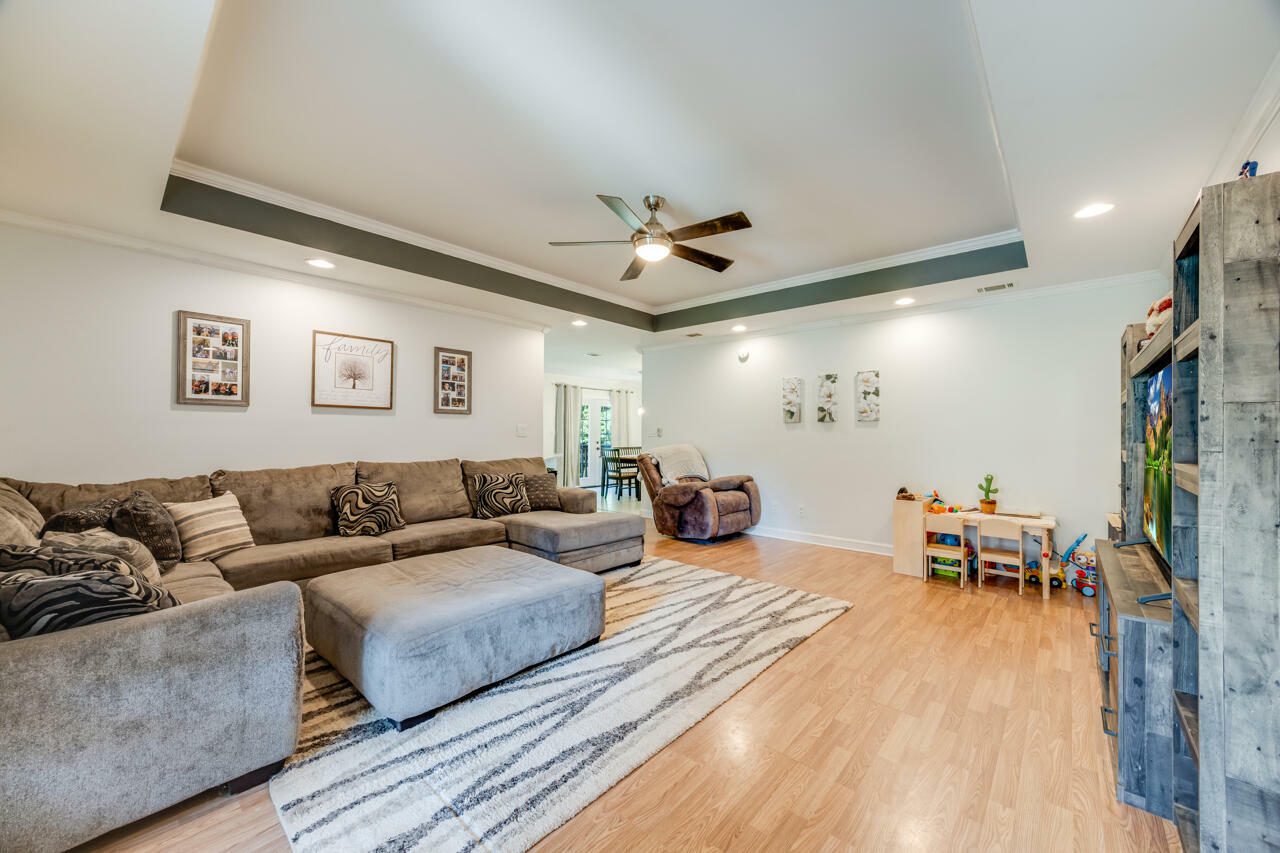 Property Photo: 5981 Creekside Circle FL 32536