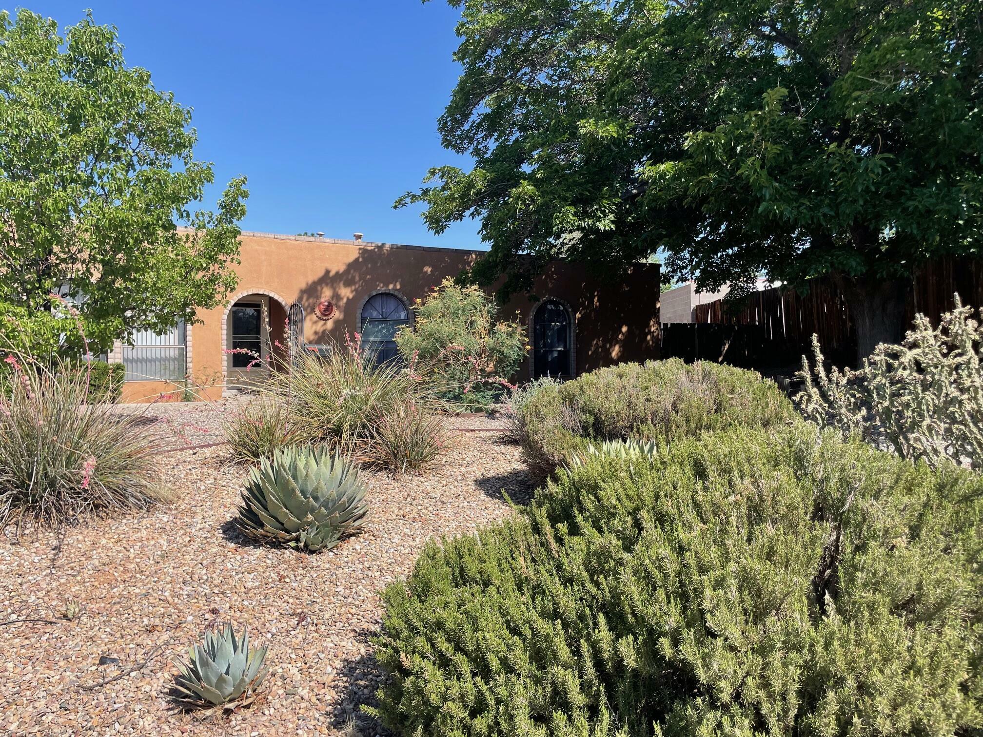 Property Photo:  5207 Russell Drive NW  NM 87114 
