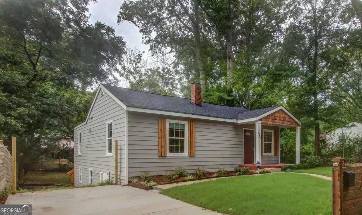 Property Photo: 686 Center Hill Ave Avenue GA 30318