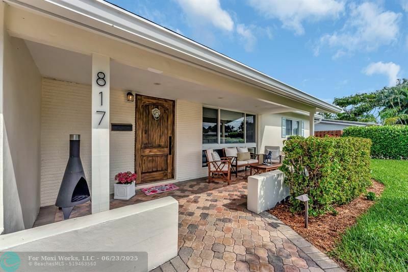 Property Photo: 817 SE 14th Street FL 33441