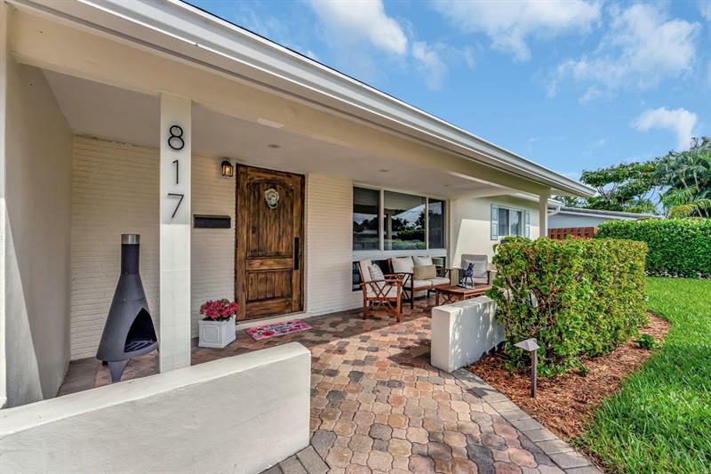 Property Photo: 817 SE 14th Street FL 33441