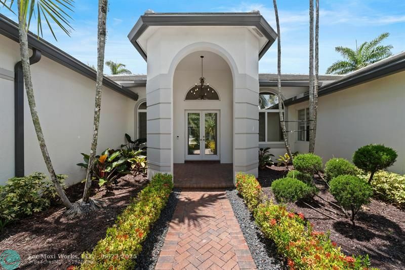 2510 Montclaire Cir  Weston FL 33327 photo