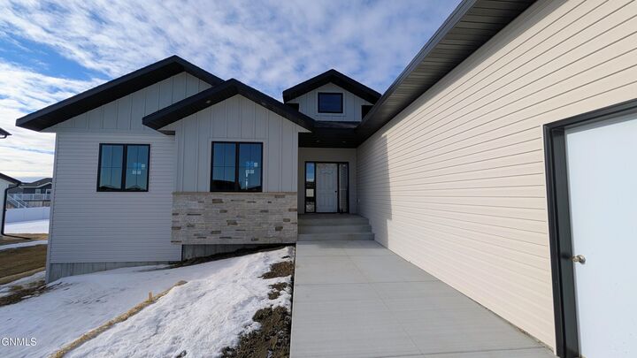 Property Photo:  4008 Nickel Street  ND 58503 
