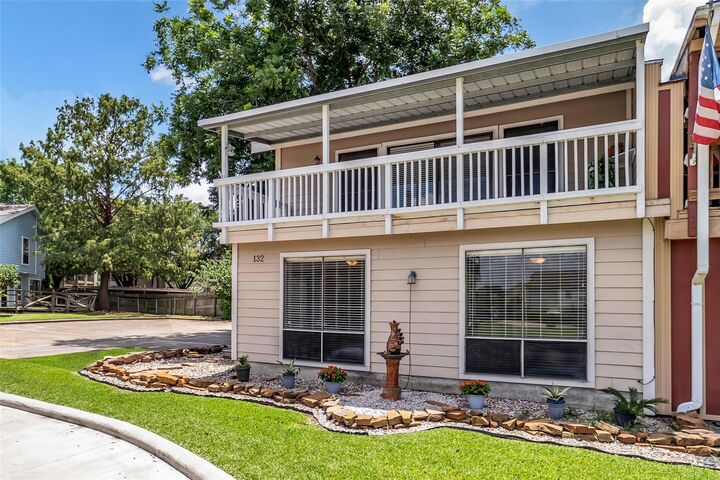 Property Photo: 132 April Point Drive N TX 77356