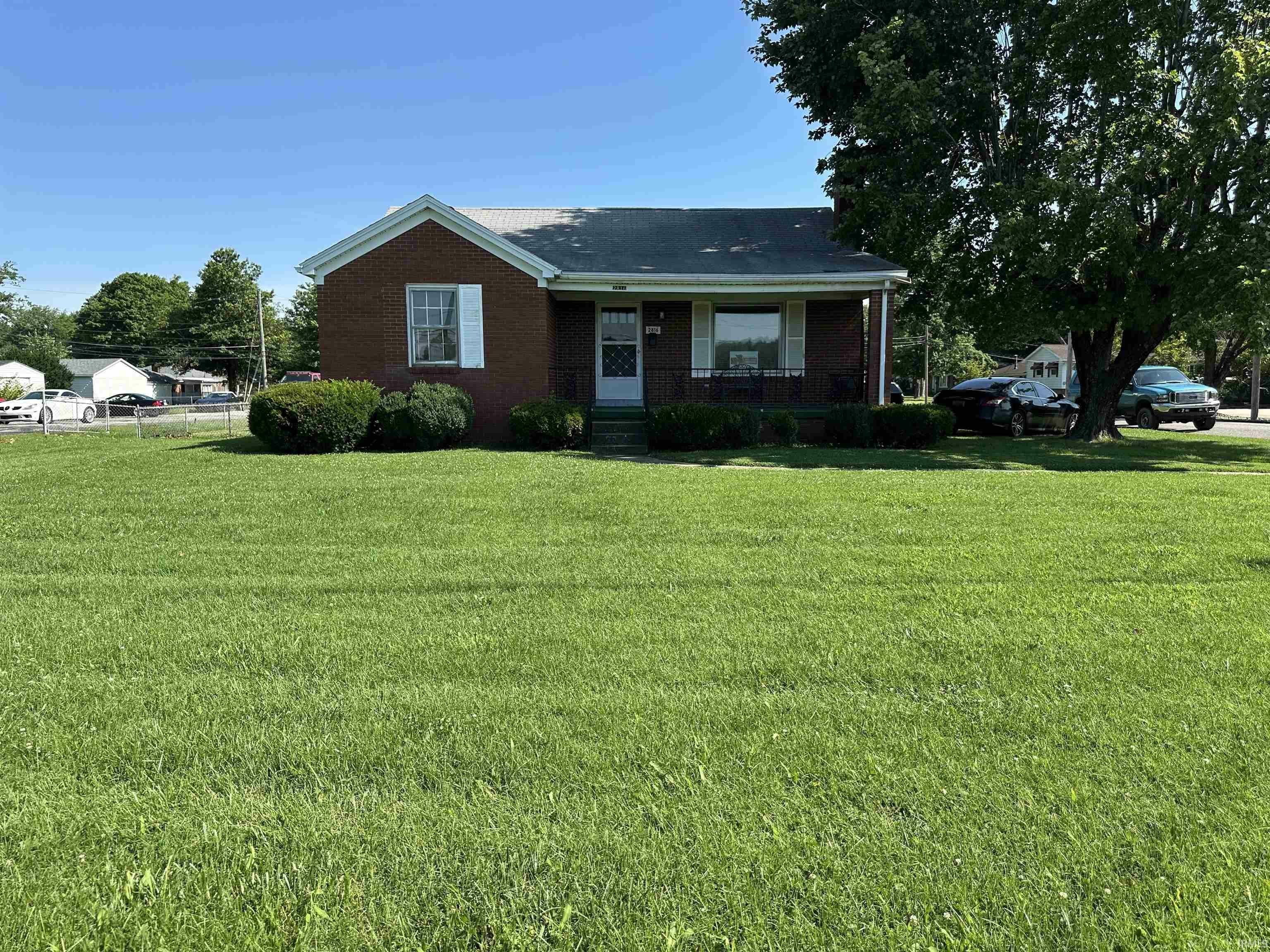 Property Photo: 2816 E Morgan Avenue IN 47711