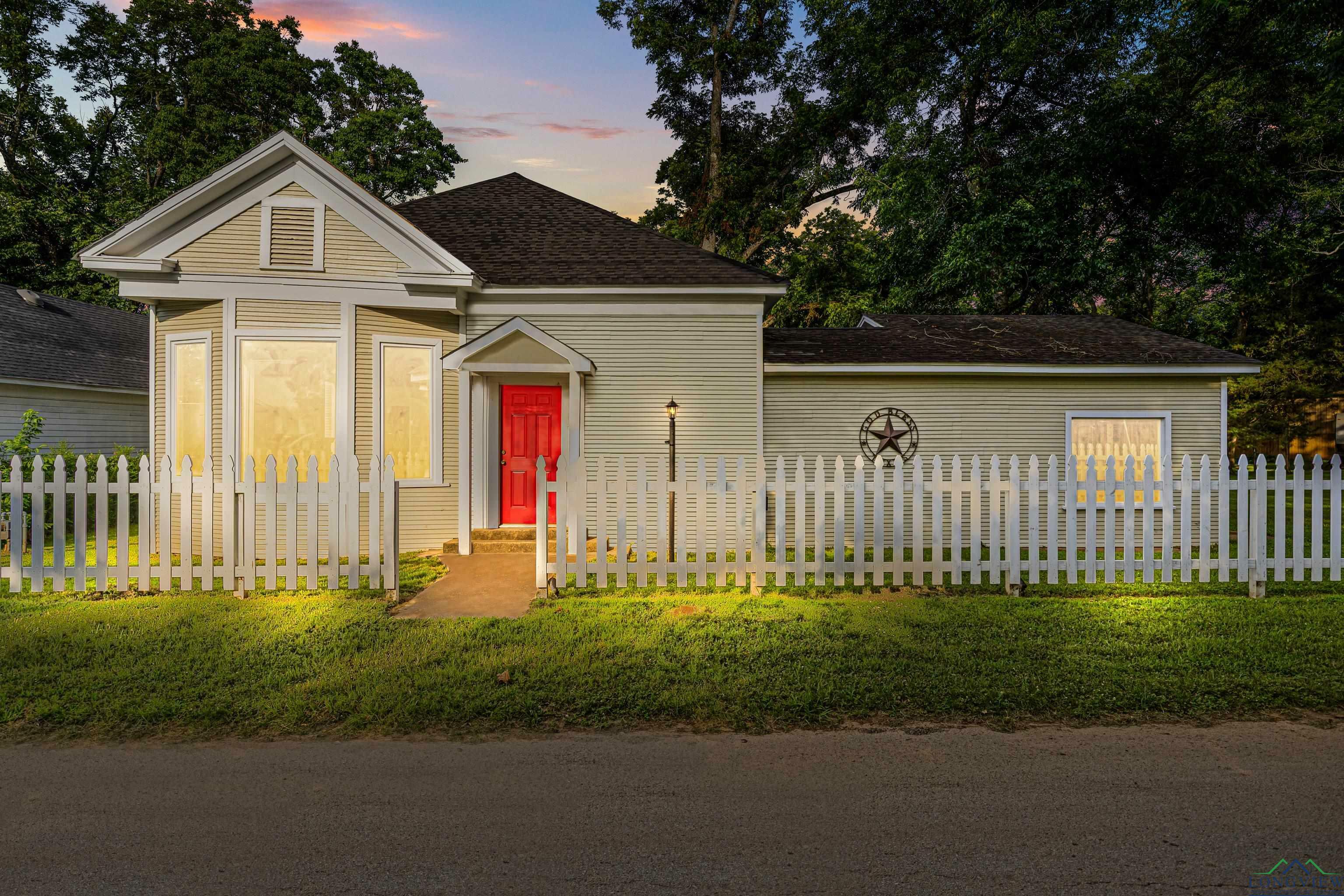 Property Photo: 306 S Line Street TX 75657