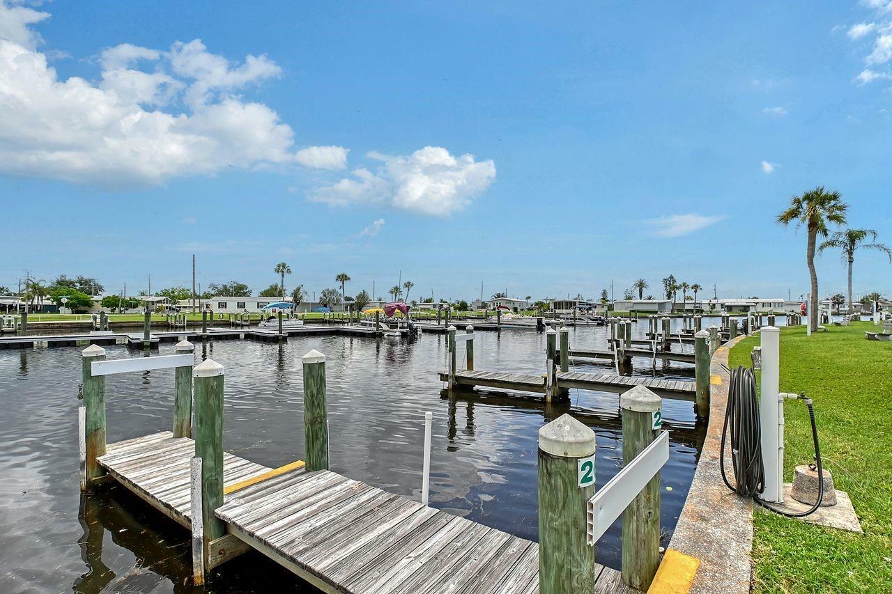 Property Photo: 738 Riverview Circle FL 34287