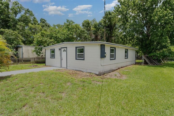 Property Photo: 833 N Suwannee Avenue FL 33815